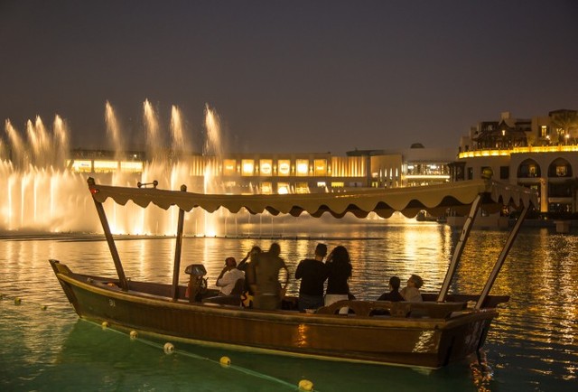 Dubai Fountain on a lake ride