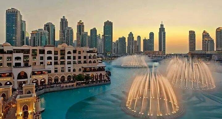 Dubai Fountain to visit with the family